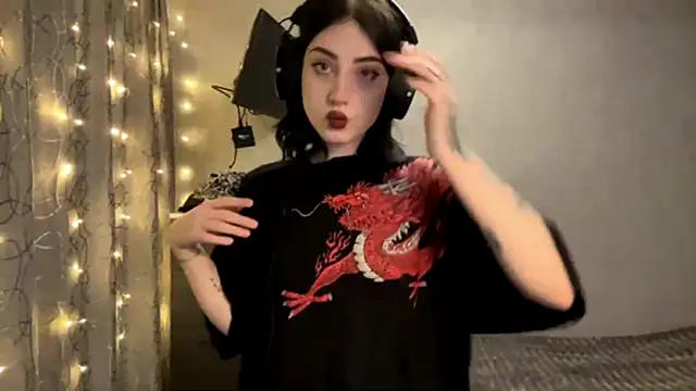 Snapshot of Meowluly chatting on January 11, 2026, 9:44 pm Meowluly online show from January 11, 2026, 9:44 pm