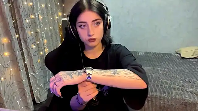 Snapshot of Meowluly chatting on November 30, 2025, 9:26 pm Meowluly online show from November 30, 2025, 9:26 pm