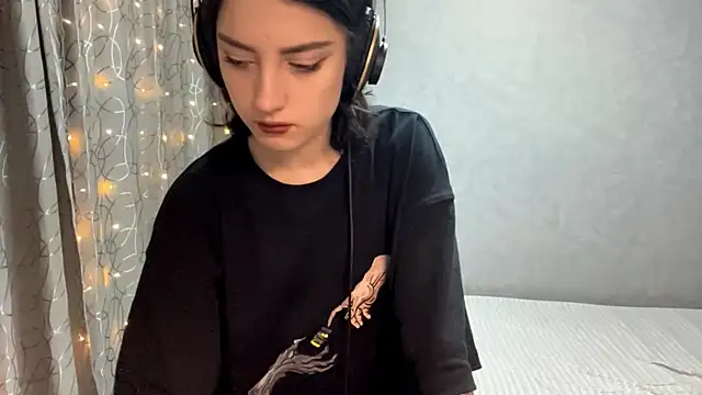 Snapshot of Meowluly chatting on December 1, 2025, 9:26 pm Meowluly online show from December 1, 2025, 9:26 pm