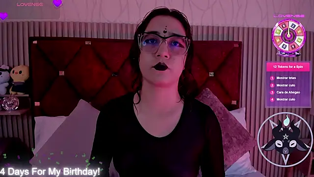 Snapshot of Kiri_Velvet chatting on May 9, 2026, 8:12 pm Kiri Velvet online show from May 9, 2026, 8:12 pm