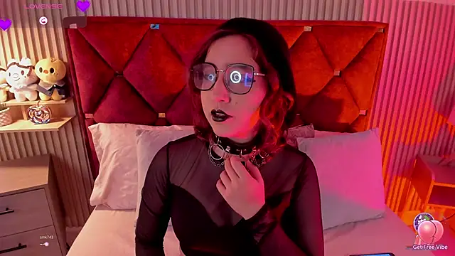 Snapshot of Kiri_Velvet chatting on April 28, 2026, 8:24 pm Kiri Velvet online show from April 28, 2026, 8:24 pm