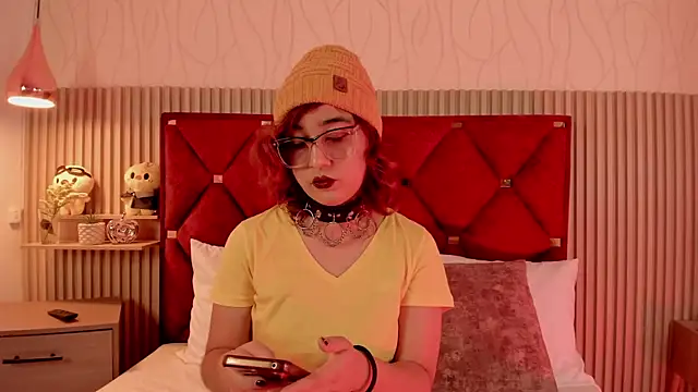 Snapshot of Kiri_Velvet chatting on May 20, 2026, 8:28 pm Kiri Velvet online show from May 20, 2026, 8:28 pm
