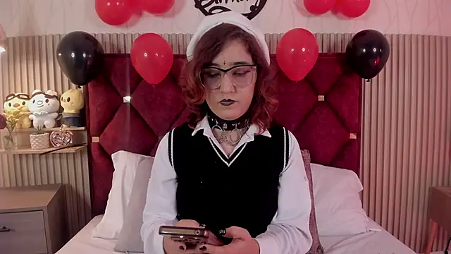 Snapshot of Kiri_Velvet chatting on May 12, 2026, 8:37 pm Kiri Velvet online show from May 12, 2026, 8:37 pm