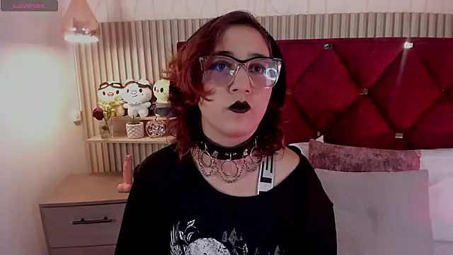 Snapshot of Kiri_Velvet chatting on May 14, 2026, 8:50 pm Kiri Velvet online show from May 14, 2026, 8:50 pm