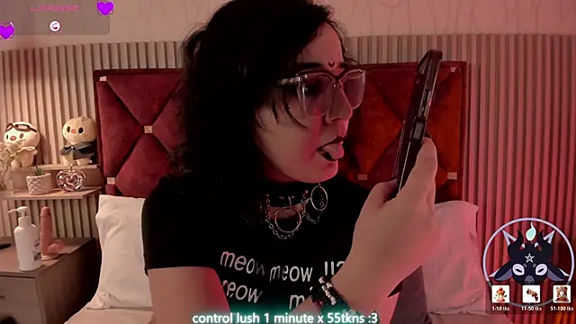 Snapshot of Kiri_Velvet chatting on May 27, 2026, 8:16 pm Kiri Velvet online show from May 27, 2026, 8:16 pm