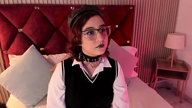 Snapshot of Kiri_Velvet chatting on April 15, 2026, 7:29 pm Kiri Velvet online show from April 15, 2026, 7:29 pm