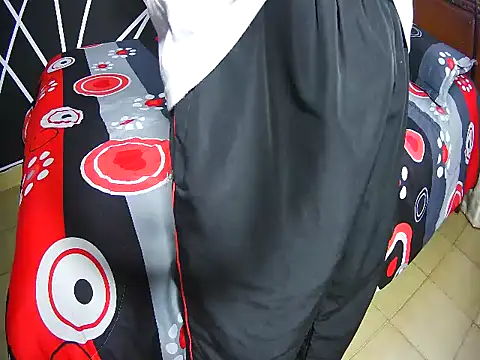 HouseOfHeat online show from November 24, 2025, 1:44 pm