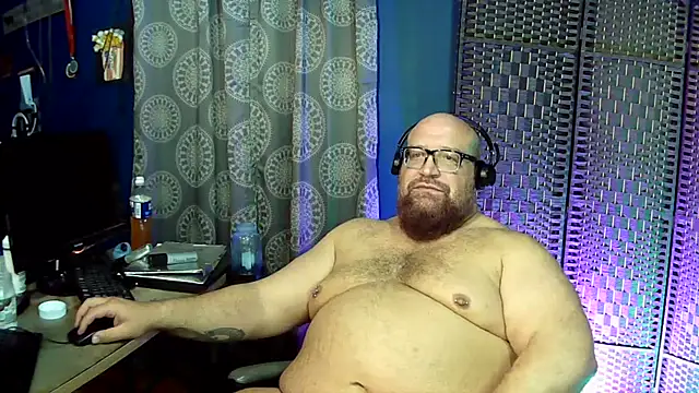 BigBearforCuddles online show from April 28, 2026, 2:27 am