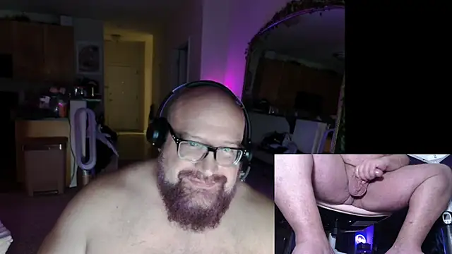 BigBearforCuddles online show from April 21, 2026, 3:02 am