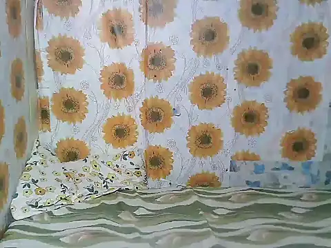 Snapshot of Smilinglovely chatting on April 4, 2026, 7:15 am Smilinglovely online show from April 4, 2026, 7:15 am