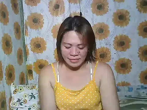 Snapshot of Smilinglovely chatting on March 16, 2026, 6:17 am Smilinglovely online show from March 16, 2026, 6:17 am