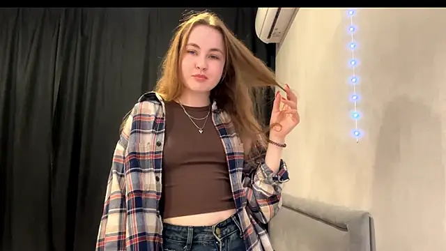 PrettyGhost online show from November 25, 2025, 3:12 pm