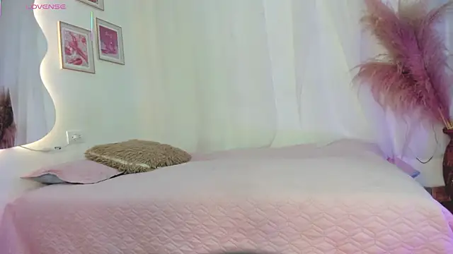 Snapshot of Miss_JulietaShadow chatting on December 20, 2025, 8:12 pm Miss JulietaShadow online show from December 20, 2025, 8:12 pm