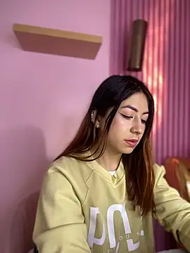 MaddieHunter online show from December 17, 2025, 1:16 pm