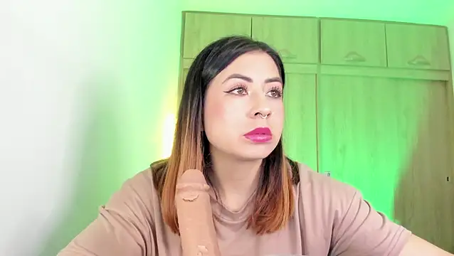Snapshot of MaddieHunter chatting on April 23, 2026, 7:04 pm MaddieHunter online show from April 23, 2026, 7:04 pm