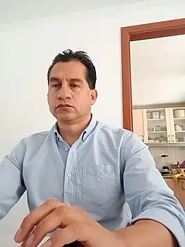 ChrisFloresP online show from December 1, 2025, 5:03 pm