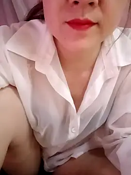 Lily-ross22 online show from April 19, 2026, 4:41 pm