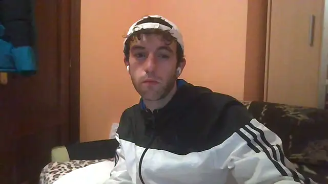 Snapshot of Hugoo_21 chatting on December 17, 2025, 10:48 pm Hugoo 21 online show from December 17, 2025, 10:48 pm