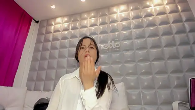 sol-angel online show from March 4, 2026, 3:31 pm