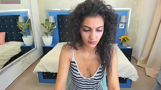 Snapshot of Yasminehot chatting on December 3, 2025, 8:14 am Yasminehot online show from December 3, 2025, 8:14 am