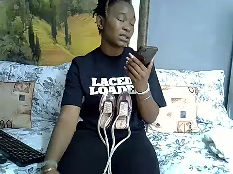 JuicyEbonyGoddess online show from December 1, 2025, 11:33 am