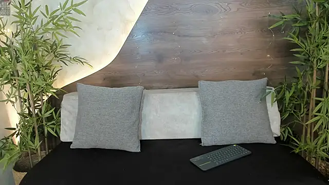 Lola saenz  online show from December 2, 2025, 11:56 am