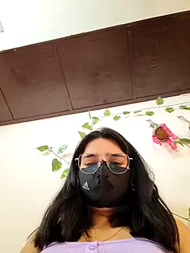 Sexolinaa online show from May 25, 2026, 6:01 am