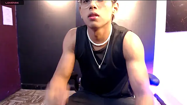 Snapshot of LiamVibes212 chatting on December 5, 2025, 3:27 am LiamVibes212 online show from December 5, 2025, 3:27 am