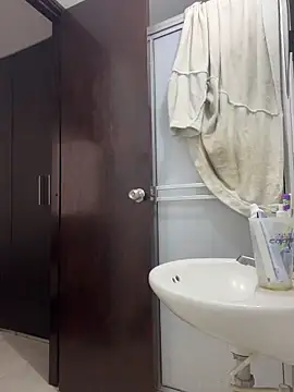 Miia moonn online show from December 22, 2025, 11:32 am