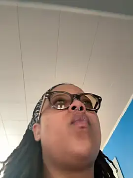 hazeleyedemonx13 online show from April 16, 2026, 8:09 pm