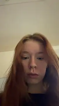 Snapshot of eva_aria chatting on April 17, 2026, 12:35 am eva aria online show from April 17, 2026, 12:35 am