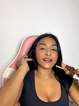 Laurapocahontas online show from November 29, 2025, 11:27 pm