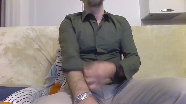 Snapshot of Eroshotlicker chatting on April 15, 2026, 9:15 pm Eroshotlicker online show from April 15, 2026, 9:15 pm