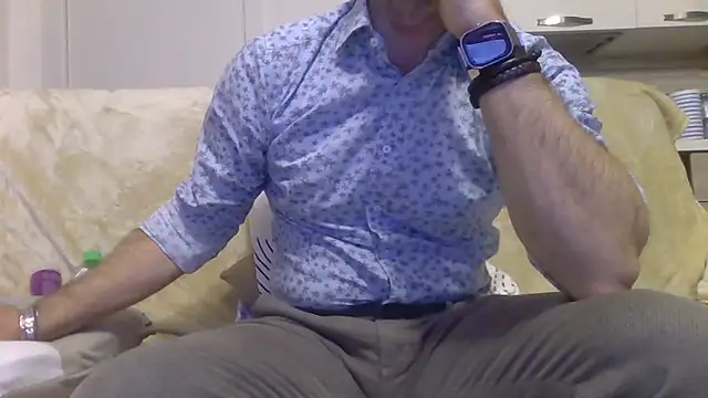 Snapshot of Eroshotlicker chatting on April 6, 2026, 8:43 pm Eroshotlicker online show from April 6, 2026, 8:43 pm