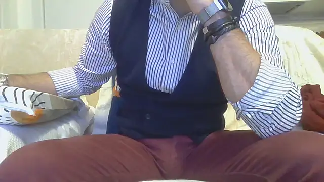 Snapshot of Eroshotlicker chatting on January 5, 2026, 10:24 pm Eroshotlicker online show from January 5, 2026, 10:24 pm