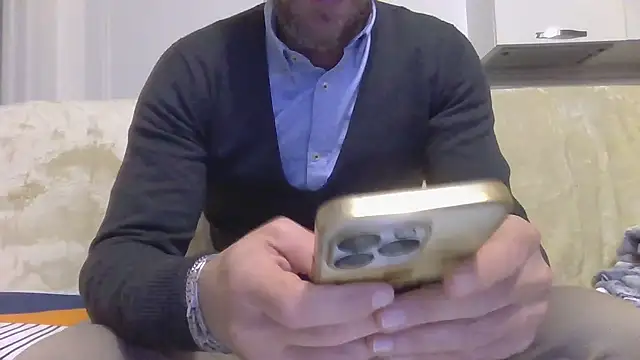 Snapshot of Eroshotlicker chatting on February 4, 2026, 9:32 pm Eroshotlicker online show from February 4, 2026, 9:32 pm