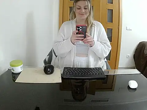 Adelyxveex online show from December 3, 2025, 12:44 am