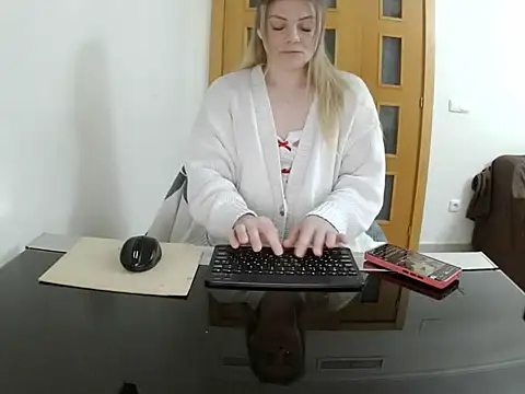 Adelyxveex online show from December 3, 2025, 11:58 pm