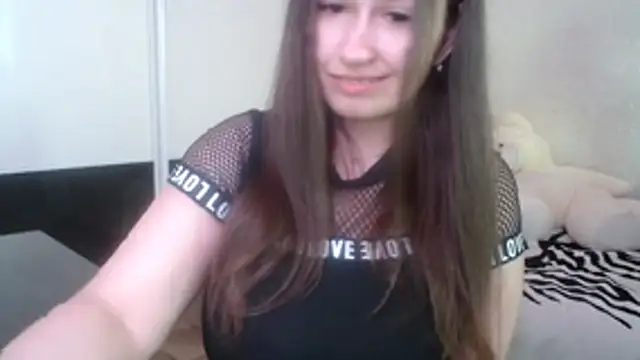 ElviraCutiee online show from April 15, 2026, 1:26 pm