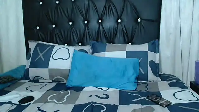 Snapshot of SavageHoney chatting on April 10, 2026, 8:27 pm SavageHoney online show from April 10, 2026, 8:27 pm