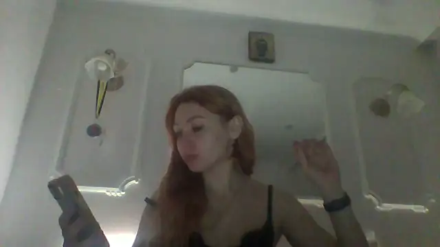 redfoxLaya online show from December 22, 2025, 9:37 pm