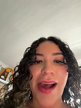 VictoriaaRose online show from June 15, 2026, 9:47 pm