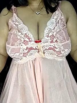 Snapshot of Curvy_Pooja chatting on April 9, 2026, 4:35 pm Curvy Pooja online show from April 9, 2026, 4:35 pm