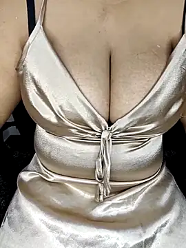 Snapshot of Curvy_Pooja chatting on April 7, 2026, 7:21 am Curvy Pooja online show from April 7, 2026, 7:21 am