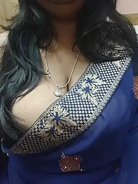 Snapshot of Curvy_Pooja chatting on May 31, 2026, 7:58 pm Curvy Pooja online show from May 31, 2026, 7:58 pm