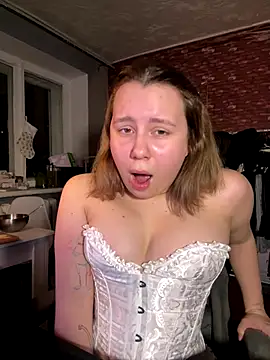 Annahylio online show from November 26, 2025, 8:09 pm