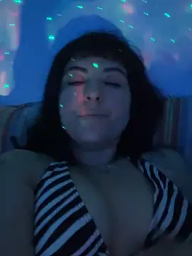 lolamuamua online show from November 28, 2025, 9:53 am