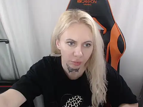 Snapshot of MissButterfly69 chatting on November 29, 2025, 11:32 am MissButterfly69 online show from November 29, 2025, 11:32 am