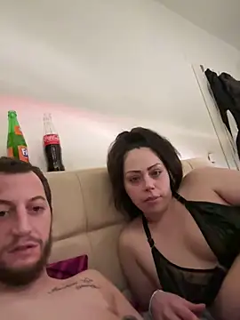 Snapshot of AlessiaMarco chatting on December 16, 2025, 9:52 pm AlessiaMarco online show from December 16, 2025, 9:52 pm