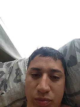 Alvarezz0202 online show from February 15, 2026, 1:43 pm